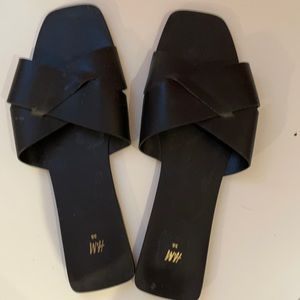 Trendy H&M flat sandals